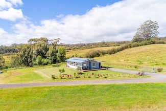 32 Piha Kahuku Rd, Ninole, HI 96773