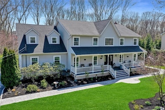 8 Franklin Ave, East Setauket, NY 11733