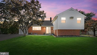 4002 Delaware St, Wilmington, DE 19808