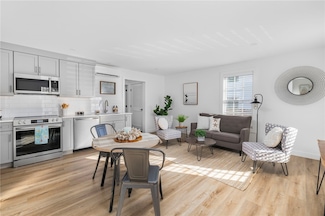 32 Exchange St Unit A2, East Greenwich, RI 02818