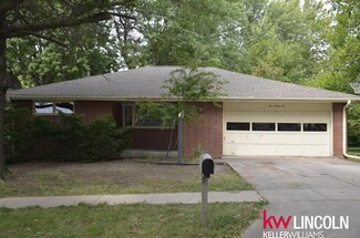 321 Glenhaven Dr, Lincoln, NE 68505