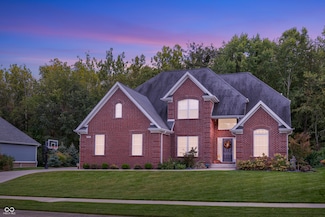 2033 Deer Creek Cir, Columbus, IN 47201