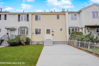 140 Ada Dr, Staten Island, NY 10314