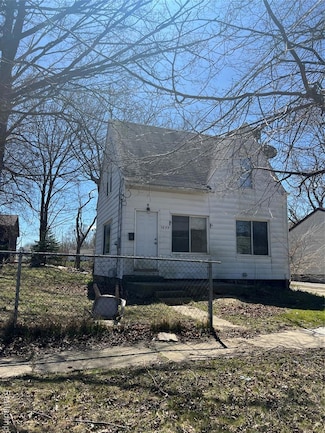 1039 Markham St, Flint, MI 48507