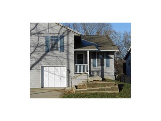 6910 Sobbie Rd, Pleasant Valley, MO 64068