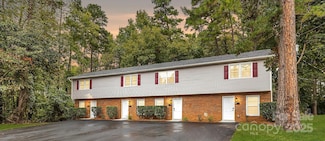 2828 Willow St, Charlotte, NC 28208