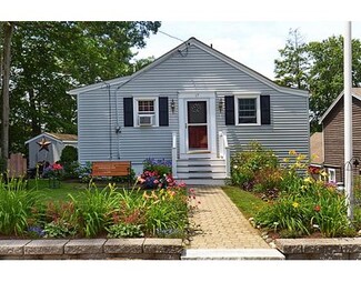 17 Knoll Rd, Wenham, MA 01984