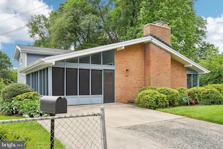 906 N Belgrade Rd, Silver Spring, MD 20902
