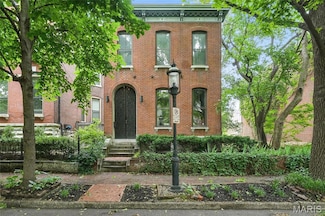 913 Morrison Ave, Saint Louis, MO 63104