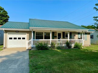 725 S 24th St, Mattoon, IL 61938