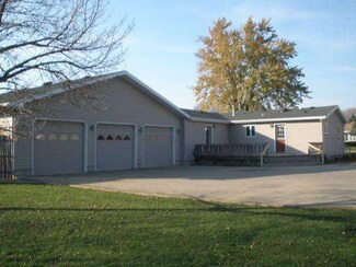 7308 E Chiniquy St, Saint Anne, IL 60964
