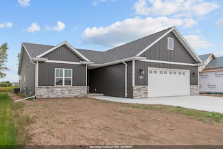 3710 E Callalilly Ln, Appleton, WI 54913