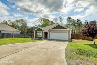 407 High Ridge Ct, Sneads Ferry, NC 28460