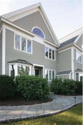 697 Hammond St Unit 3, Chestnut Hill, MA 02467