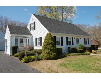 19 Vieira Ct, South Dartmouth, MA 02748