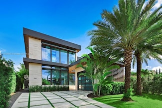2051 N Bay Rd, Miami Beach, FL 33140