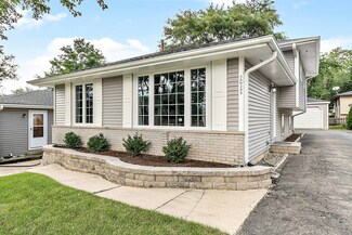 26W266 Harrison Ave, Winfield, IL 60190