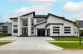 17614 Berkshire Pkwy, Clive, IA 50325