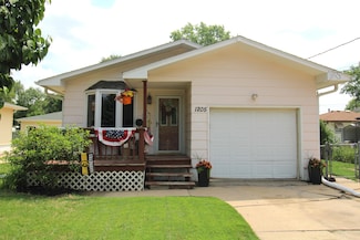 1205 N 28th St, Council Bluffs, IA 51501