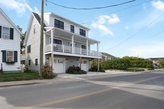 33 Lagoon Pond Rd, Vineyard Haven, MA 02568