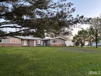 7104 W 800 N, Earl Park, IN 47942