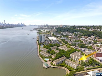 200 Grand Cove Way Unit 2M, Edgewater, NJ 07020
