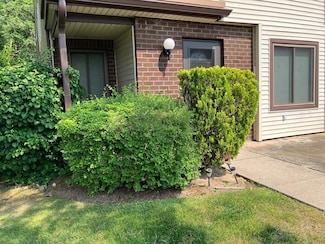 77 Birchwood Rd, Coram, NY 11727