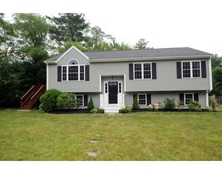 21 Fuller St, Hanson, MA 02341