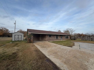 306 N McSweyn Place, Bruce, MS 38915