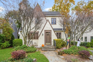 39 Hillcrest Ave, Larchmont, NY 10538