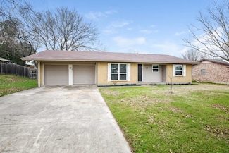 221 Highridge Dr, Desoto, TX 75115