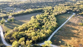 000 S Ratner Rd, Carbondale, KS 66414