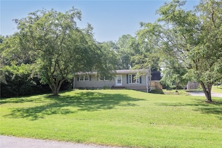 16 Birch Dr, Greenville, PA 16125