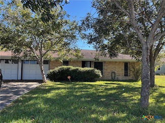 205 Lariat Ln, Victoria, TX 77901