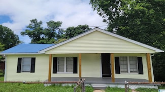 34 3rd St NE, Graysville, AL 35073
