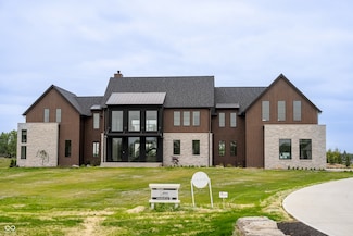 9700 Windy Hills Dr, Zionsville, IN 46077