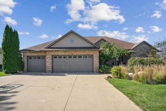 2609 Country Meadow Ln, Cedar Falls, IA 50613