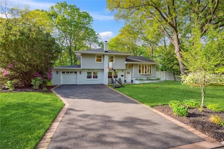 27 Harbor Hills Dr, Port Jefferson, NY 11777