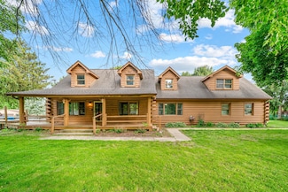 51 Holiday Dr, Somonauk, IL 60552