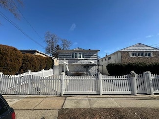 30 Sutton St, Hempstead, NY 11550