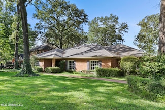 2 Avery Cir, Jackson, MS 39211
