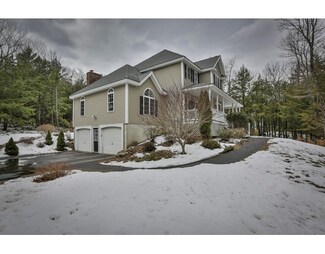 51 Trillium Ln, Chester, NH 03036