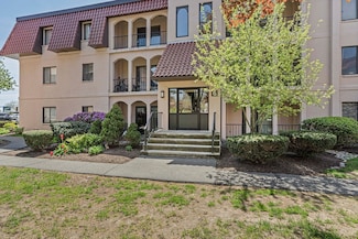 685 Oak St Unit 62, Brockton, MA 02301