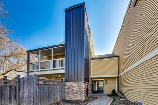 1521 S County Farm Rd Unit 2-3, Wheaton, IL 60189