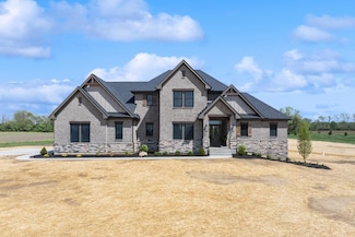52 Maple Point Ct, Wilmington, OH 45177