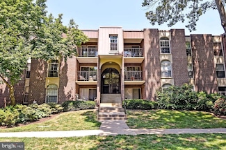 3302 Woodburn Village Dr Unit 23, Annandale, VA 22003