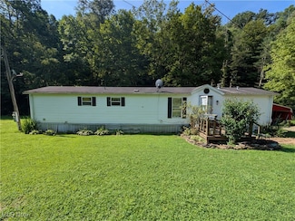 422 Sand Ridge Rd, Millstone, WV 25261