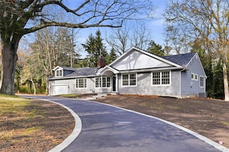 3 Atlanta Dr, Halesite, NY 11743