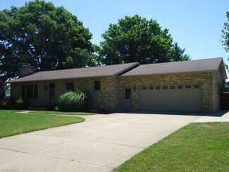 5538 Sunset Ln, Newcomerstown, OH 43832