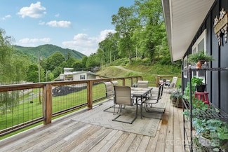 72 Wakulla Dr, Maggie Valley, NC 28751